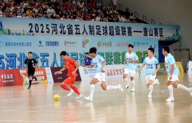 足坛热血战役,球场激情澎湃的简单介绍 足坛热血战役,球场激情澎湃的简单介绍