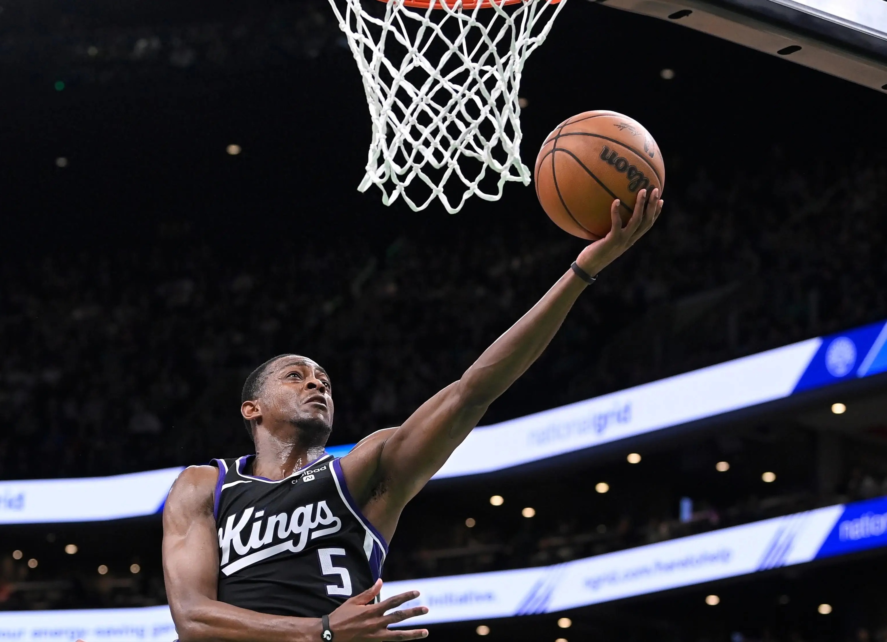 AYX体育赛事-国王队年轻后卫进步明显，被誉为未来之星的简单介绍