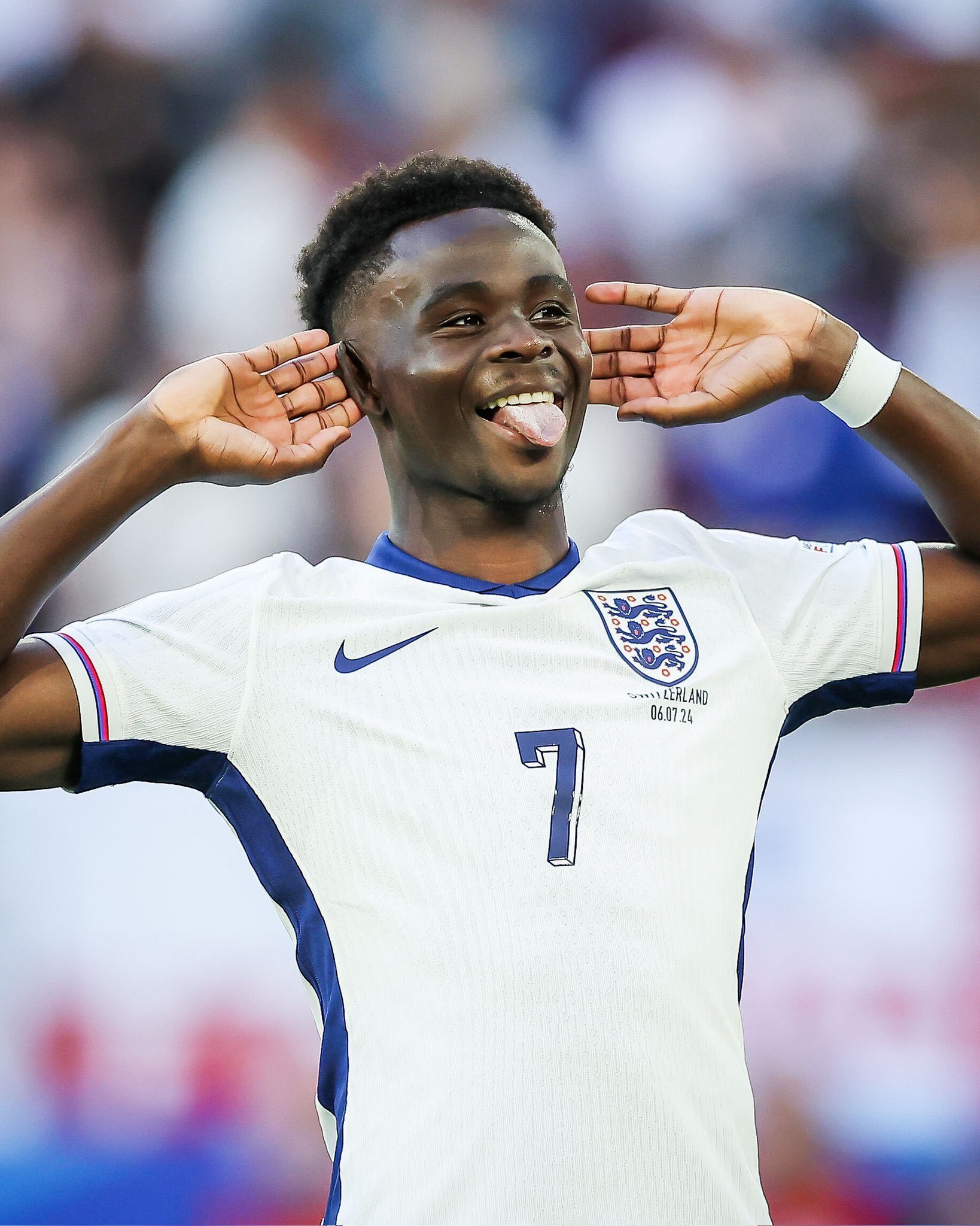 包含瑞士客场胜利，锁定欧洲杯参赛资格的词条