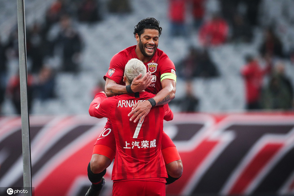 爱游戏官方入口-包含深圳佳兆业横扫对手，取得关键三分的词条