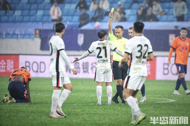 AYX体育赛事-青岛外援爆发，帮助球队赢得双杀