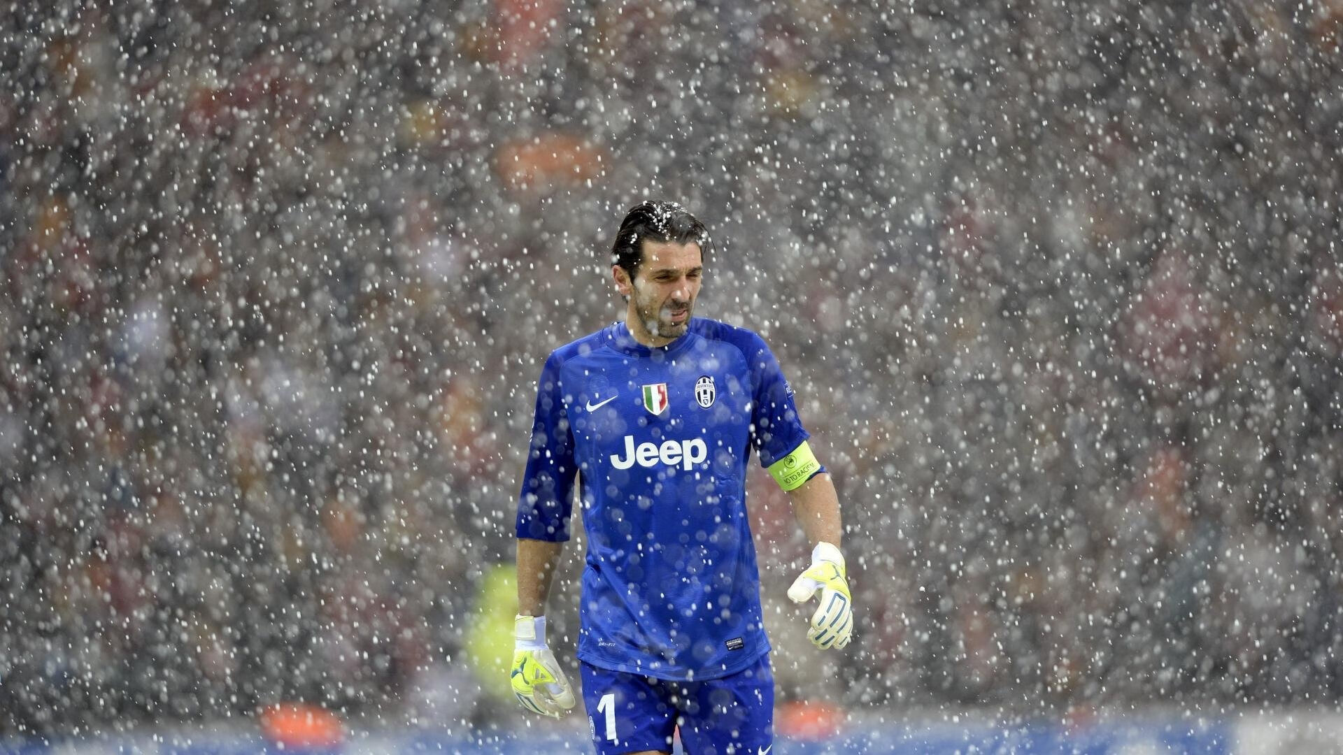 绿茵与赛道,当埃及收割拜仁,若日尼奥在F1街道赛接管比赛