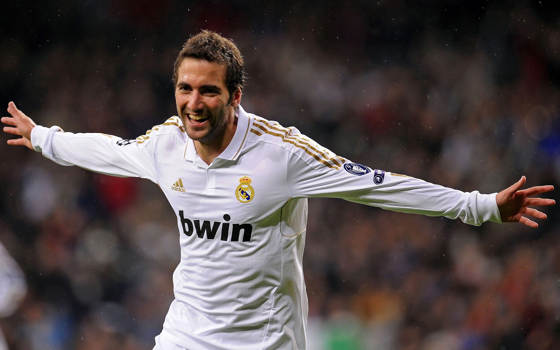 奥利维耶一锤定音,厄瓜多尔险胜马里,新星展现决定比赛的关键价值