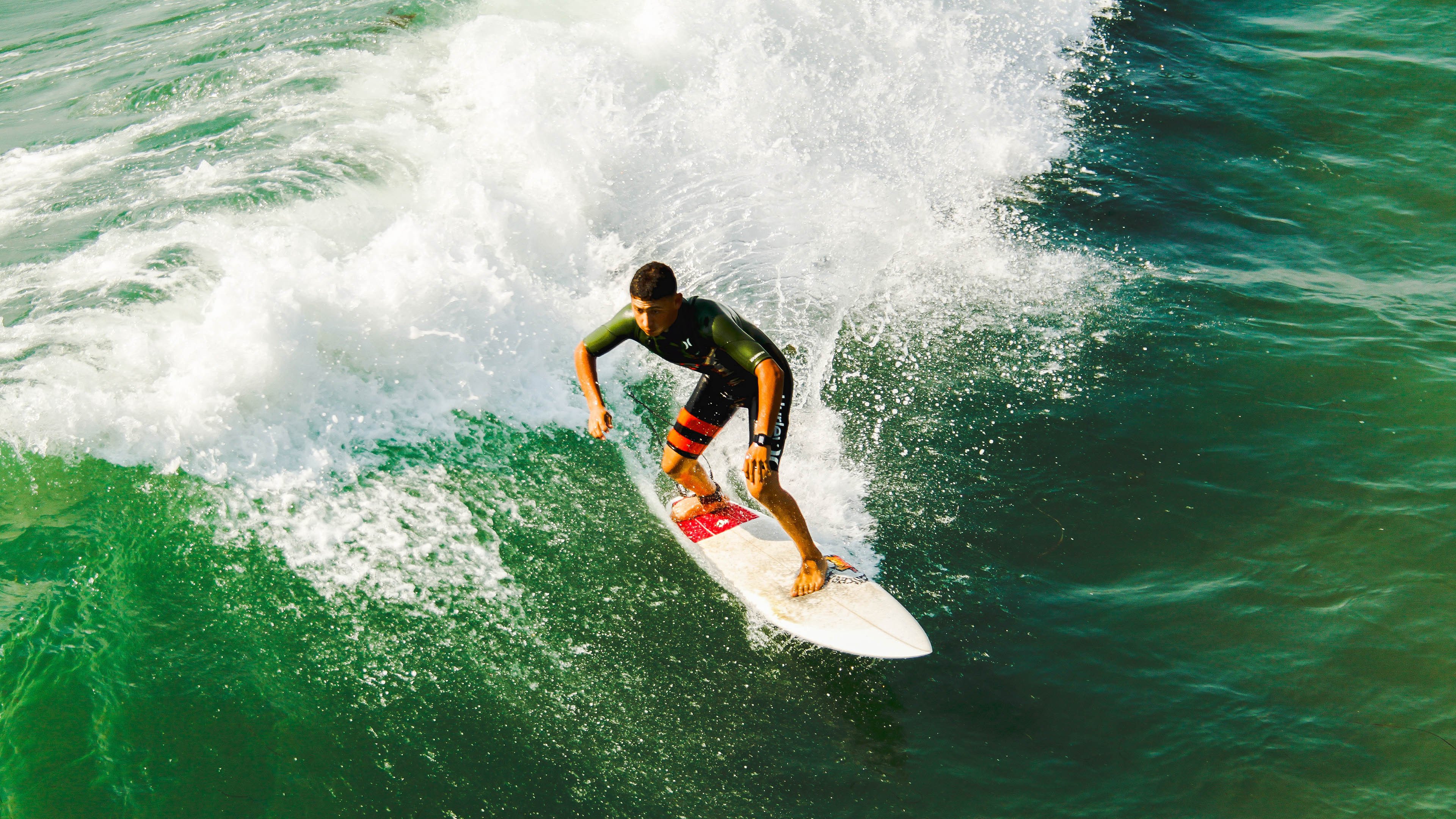 当开拓者冲垮灰熊时，詹姆斯正在西甲国家德比接管比赛
